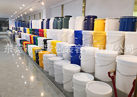 欧美操屄吉安容器一楼涂料桶、机油桶展区